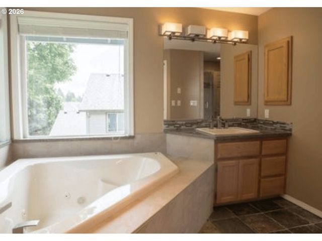 11411 Nw 8TH Ct, Vancouver, WA 98685