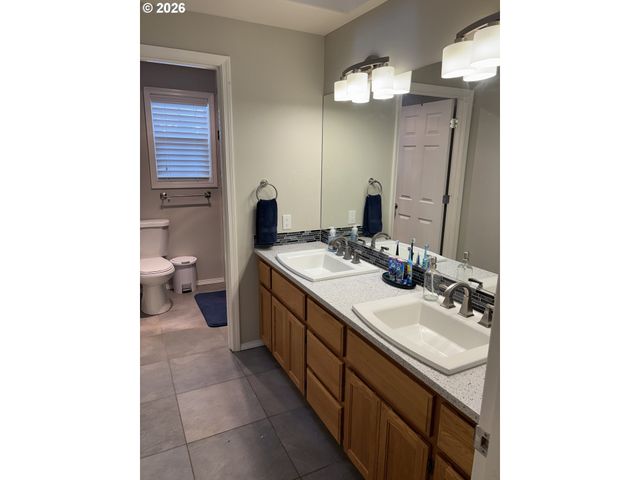11411 Nw 8TH Ct, Vancouver, WA 98685