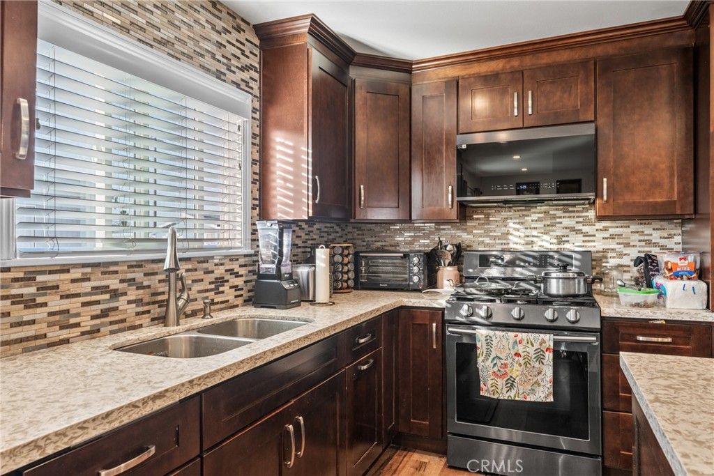 Image 11 of property listing at 1855 Riverside 195, Ontario, CA 91761