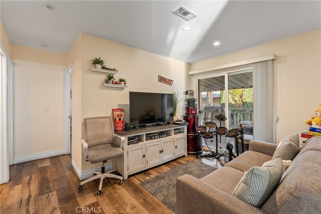 Image 13 of property listing at 1855 Riverside 195, Ontario, CA 91761
