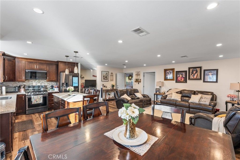 Image 8 of property listing at 1855 Riverside 195, Ontario, CA 91761