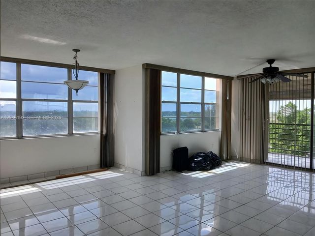 1100 Saint Charles Pl 719, Pembroke Pines, FL 33026