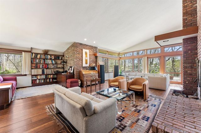 98 Cushman Road, Scarsdale, NY 10583