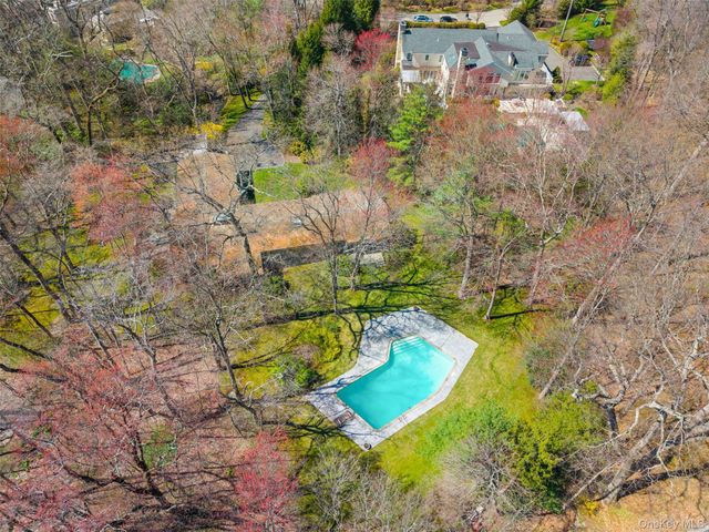 98 Cushman Road, Scarsdale, NY 10583