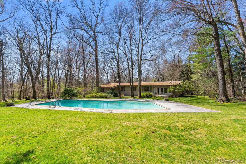98 Cushman Road, Scarsdale, NY 10583
