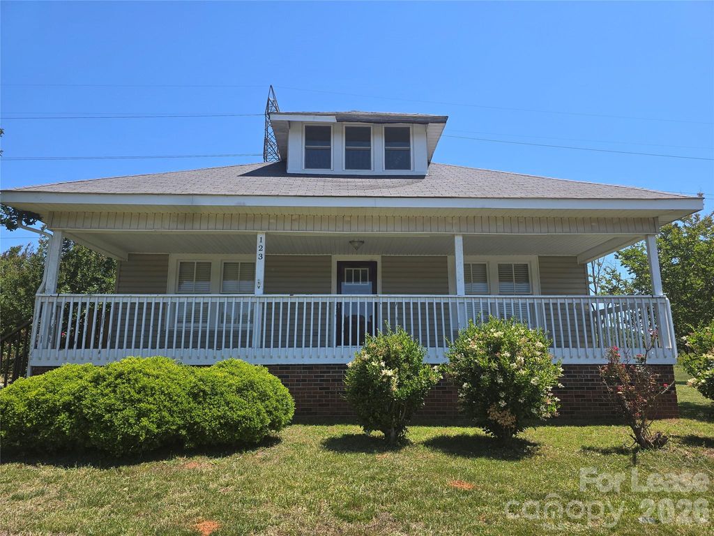 123 Charleston Drive, Mooresville, NC 28117