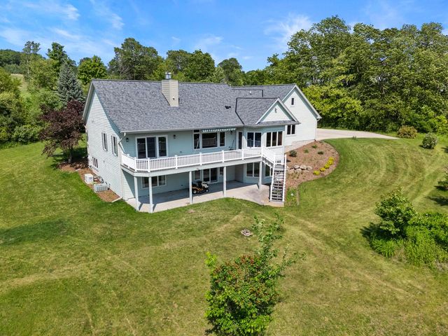 8623 Eagle Ridge DRIVE, Kewaskum, WI 53040