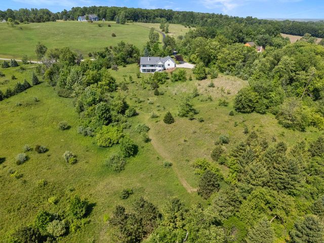 8623 Eagle Ridge DRIVE, Kewaskum, WI 53040