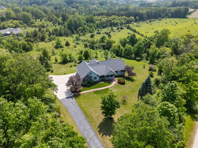 8623 Eagle Ridge DRIVE, Kewaskum, WI 53040