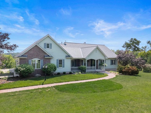 8623 Eagle Ridge DRIVE, Kewaskum, WI 53040