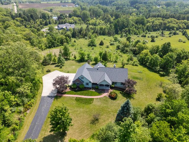 8623 Eagle Ridge DRIVE, Kewaskum, WI 53040