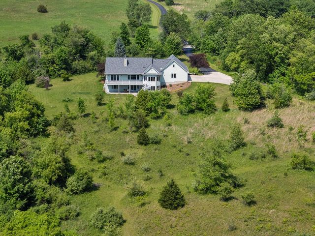 8623 Eagle Ridge DRIVE, Kewaskum, WI 53040