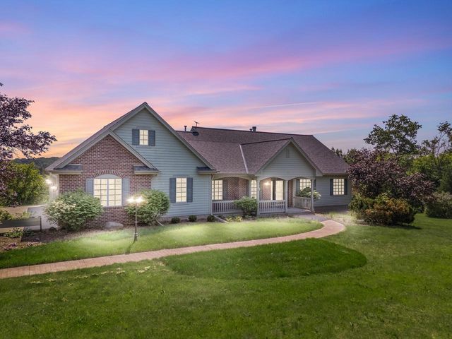 8623 Eagle Ridge DRIVE, Kewaskum, WI 53040