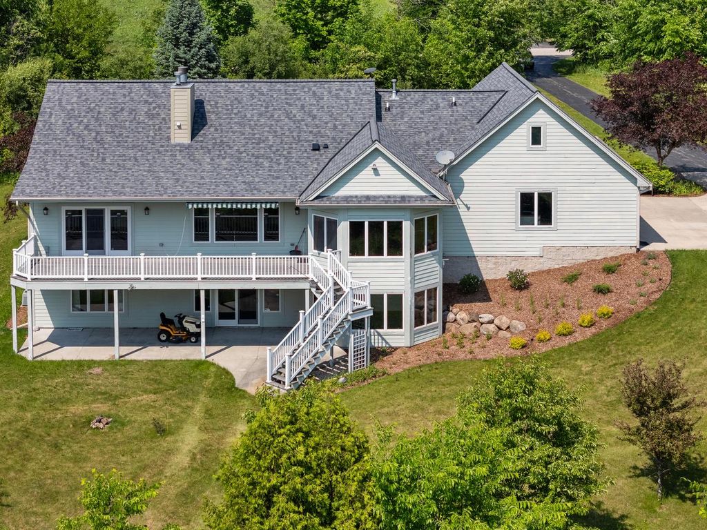 8623 Eagle Ridge DRIVE, Kewaskum, WI 53040
