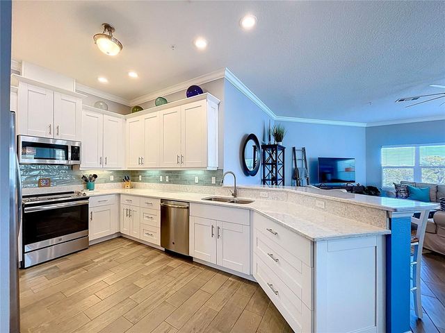 7730 34TH AVE W 303, Bradenton, FL 34209