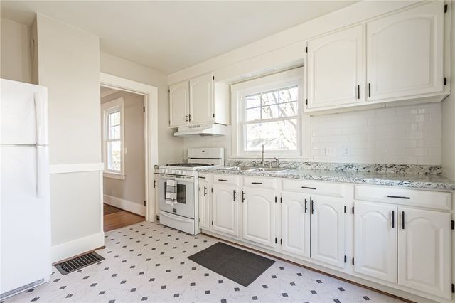 64 Colonial Road, Rochester, NY 14609