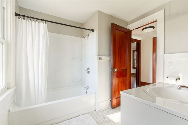 64 Colonial Road, Rochester, NY 14609