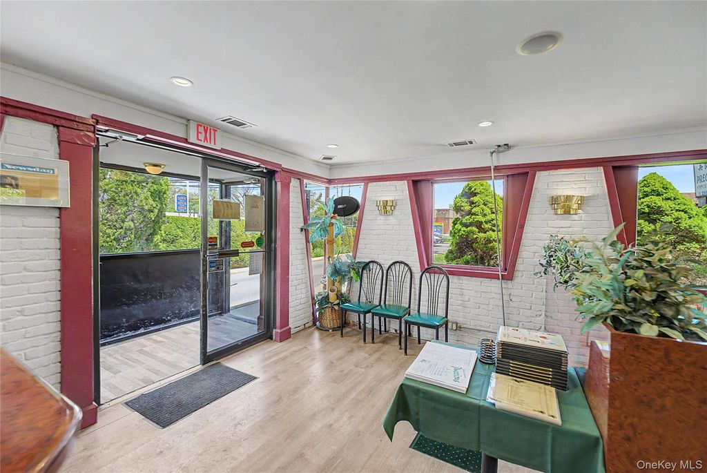 504 Larkfield Rd, East Northport, NY 11731 — photo 2