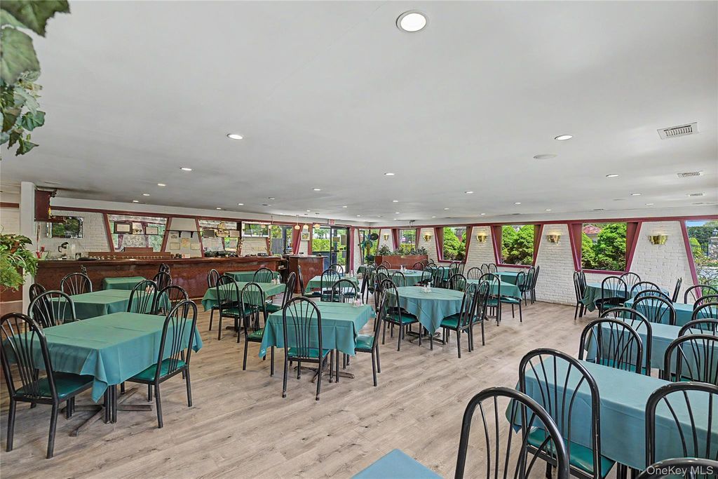 504 Larkfield Rd, East Northport, NY 11731 — photo 4