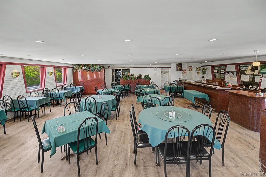 504 Larkfield Rd, East Northport, NY 11731 — photo 5