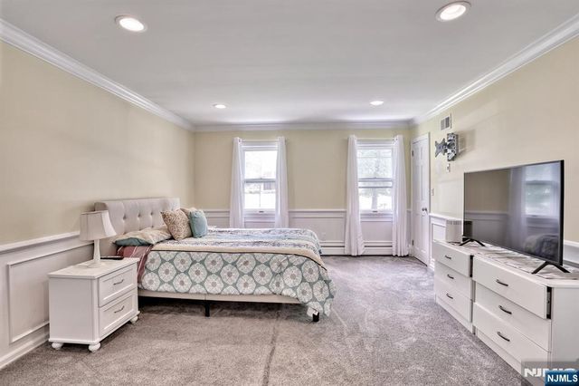 38 N Highcrest, Hawthorne, NJ 07506