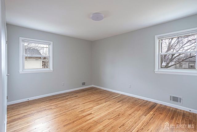16 Outcalt Road, Middlesex, NJ 08817
