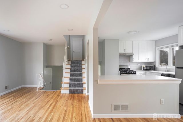 16 Outcalt Road, Middlesex, NJ 08817