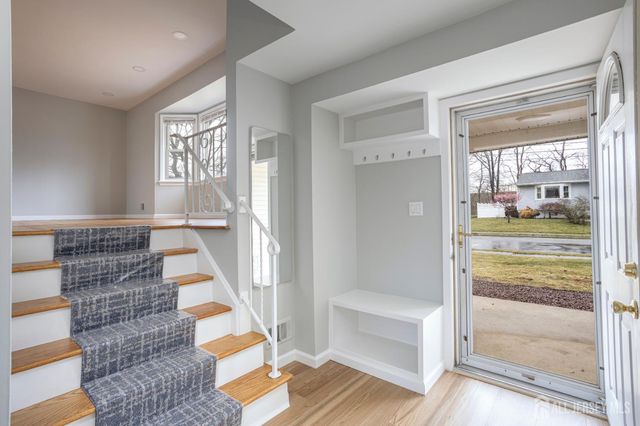 16 Outcalt Road, Middlesex, NJ 08817