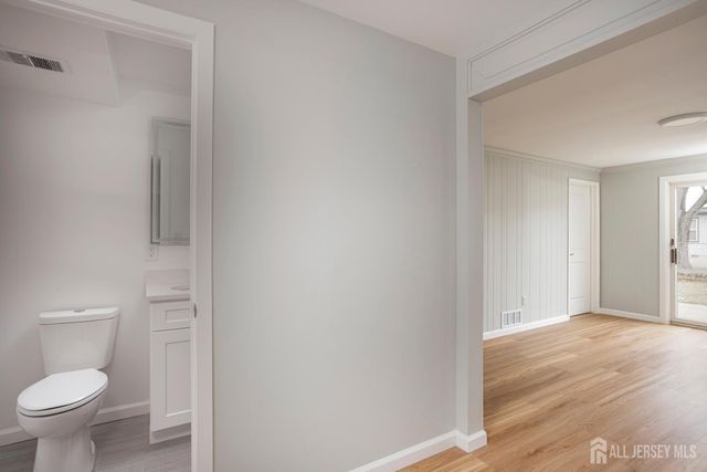 16 Outcalt Road, Middlesex, NJ 08817