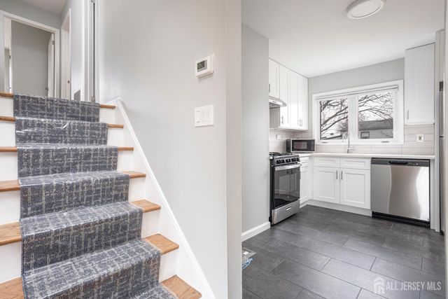 16 Outcalt Road, Middlesex, NJ 08817