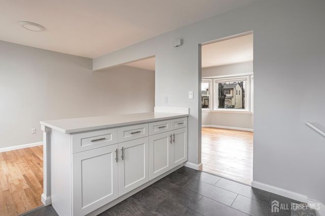 16 Outcalt Road, Middlesex, NJ 08817