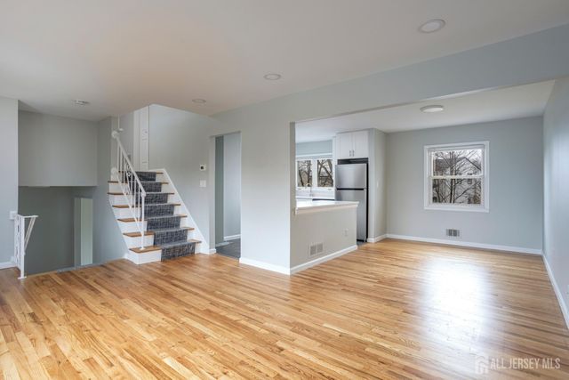 16 Outcalt Road, Middlesex, NJ 08817