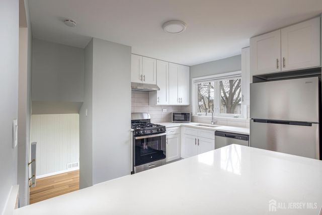 16 Outcalt Road, Middlesex, NJ 08817