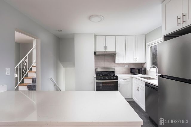 16 Outcalt Road, Middlesex, NJ 08817