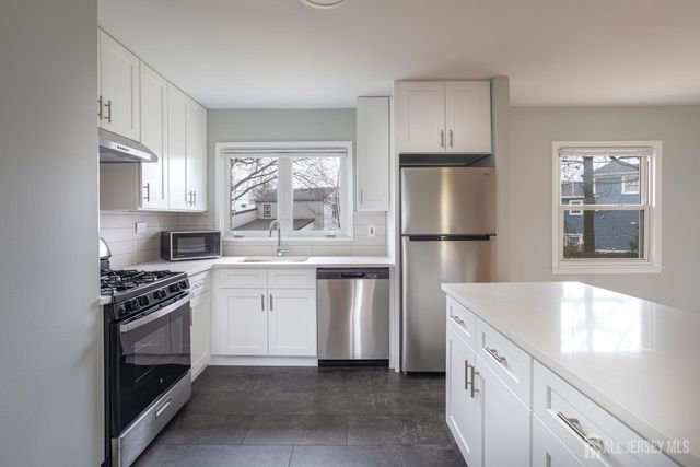 16 Outcalt Road, Middlesex, NJ 08817