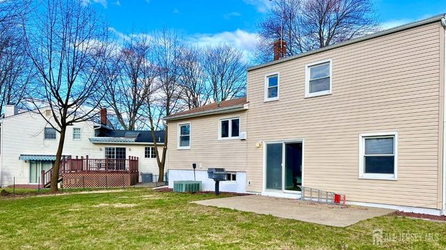16 Outcalt Road, Middlesex, NJ 08817