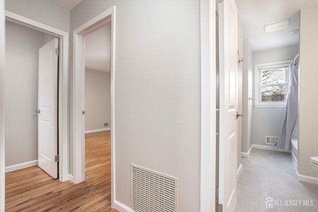 16 Outcalt Road, Middlesex, NJ 08817