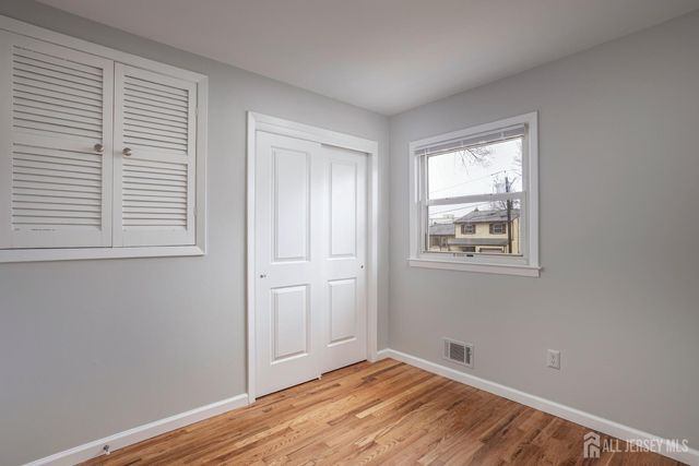 16 Outcalt Road, Middlesex, NJ 08817