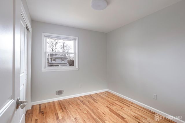 16 Outcalt Road, Middlesex, NJ 08817