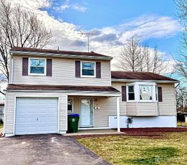 16 Outcalt Road, Middlesex, NJ 08817