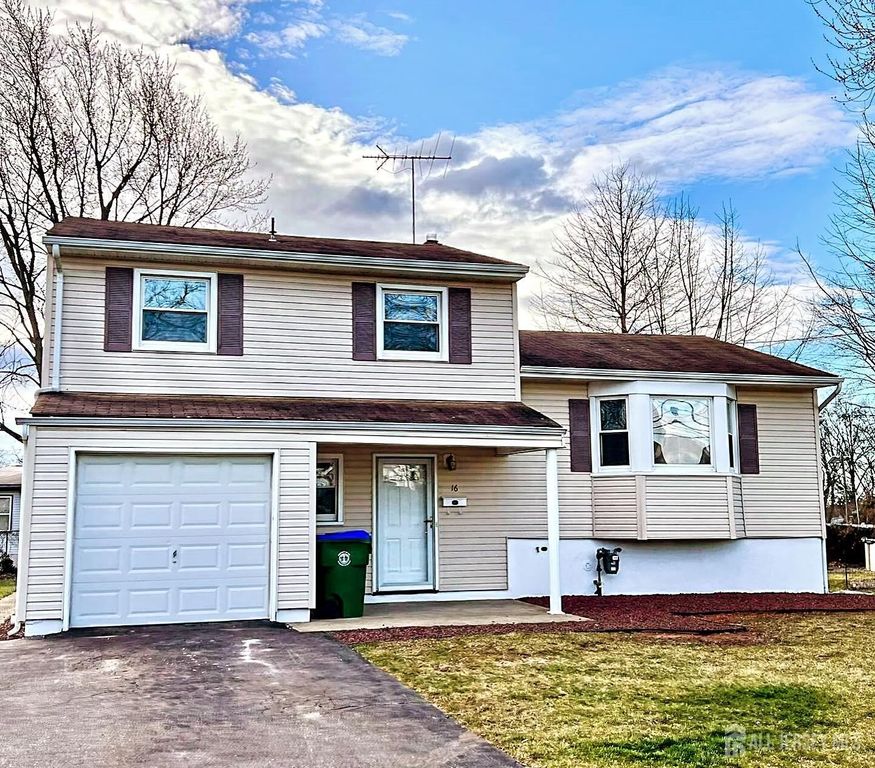16 Outcalt Road, Middlesex, NJ 08817