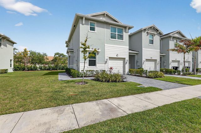 211 SE Woodbark Street, Port St. Lucie, FL 34984