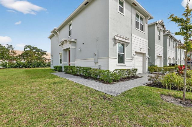 211 SE Woodbark Street, Port St. Lucie, FL 34984