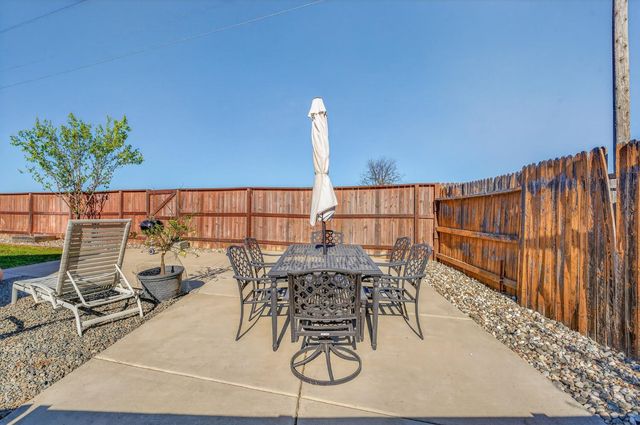 2446 Independence Trl, Plumas Lake, CA 95961