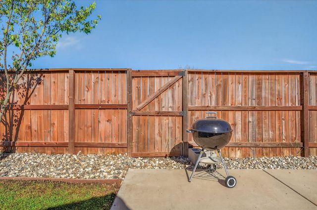 2446 Independence Trl, Plumas Lake, CA 95961