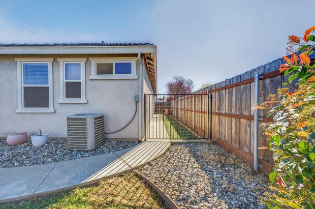 2446 Independence Trl, Plumas Lake, CA 95961