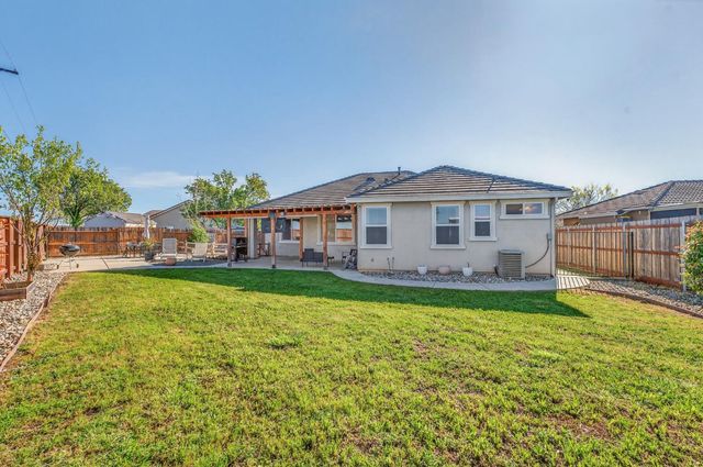 2446 Independence Trl, Plumas Lake, CA 95961
