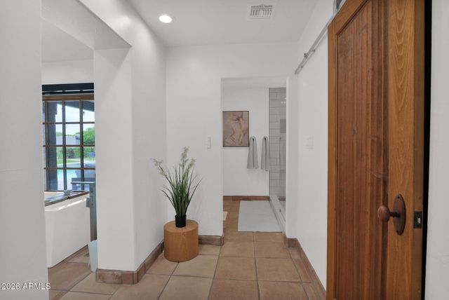 6433 E BADGETT Lane, Paradise Valley, AZ 85253