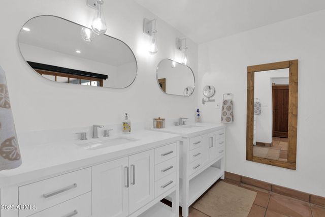 6433 E BADGETT Lane, Paradise Valley, AZ 85253
