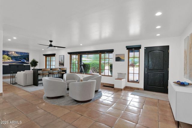 6433 E BADGETT Lane, Paradise Valley, AZ 85253